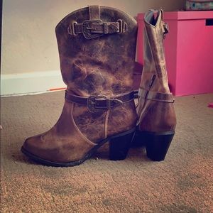 Never worn 8.5 Dingo high heeled boots